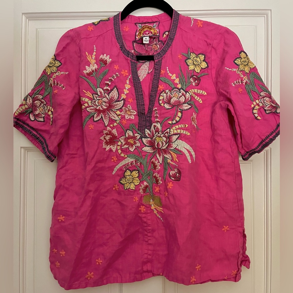 JOHNNY WAS Jessica Easy V-Neck Embroidered Linen Pink Top 
Size XS